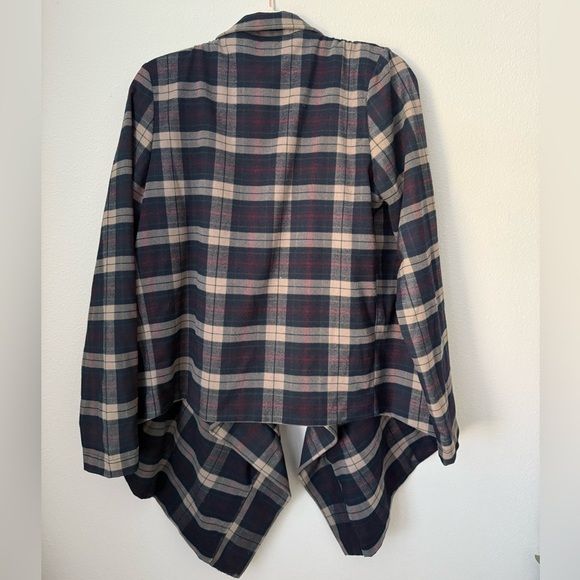 Lovers + Friends Days Like These Plaid Flannel Jacket in Navy Medium Open Front - Picture 7 of 8